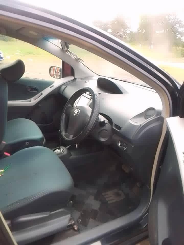 Toyota Vits side